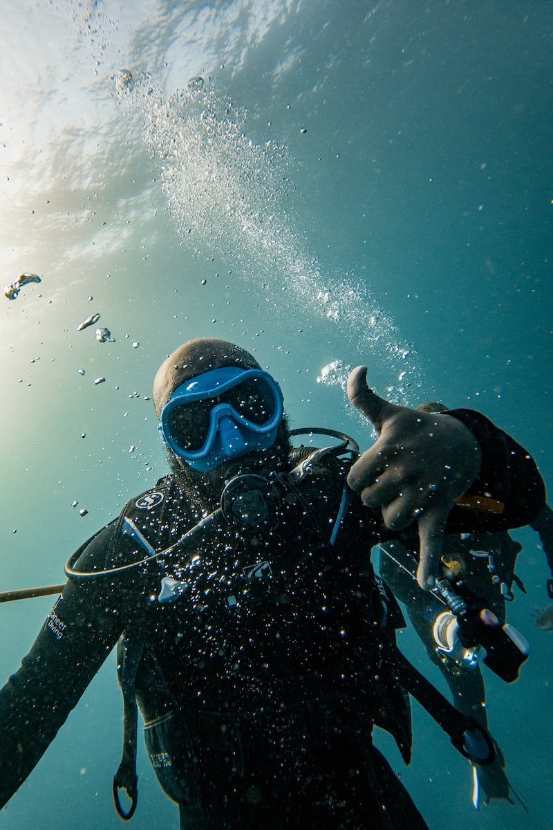 Student diver underwater during a PADI course with Scuba Coiba